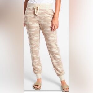 Athleta Balance Printed Jogger Sweatpants in 
Beige Camo.  Size Medium.
